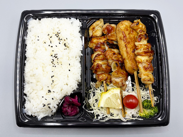焼き鳥弁当　700円（税込）